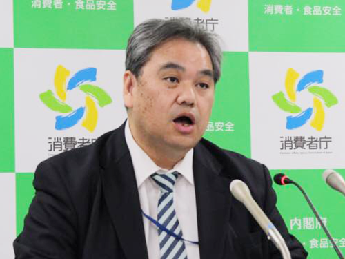 課微金納付命令の発表をする大元慎二取引対策課長